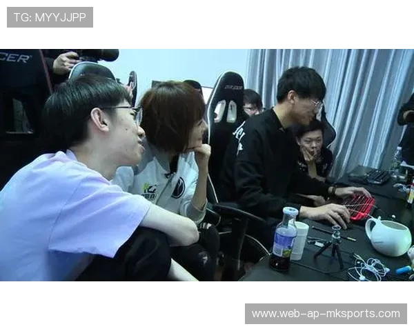 《电竞战队管理揭秘：如何打造一支冠军团队》，电竞战队在哪里训练